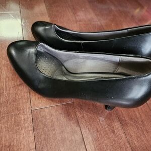 Life Stride Black Women's Mid Heel Pump
